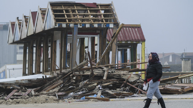 Dez distritos a laranja no início da semana devido a agitação marítima