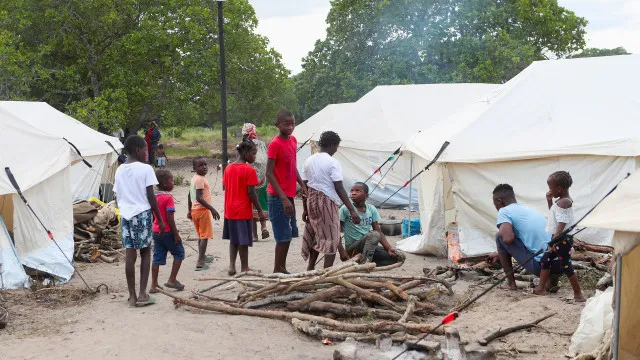 
                    Pelo menos 11 mil deslocados em Moçambique após vaga de ataques armados
                