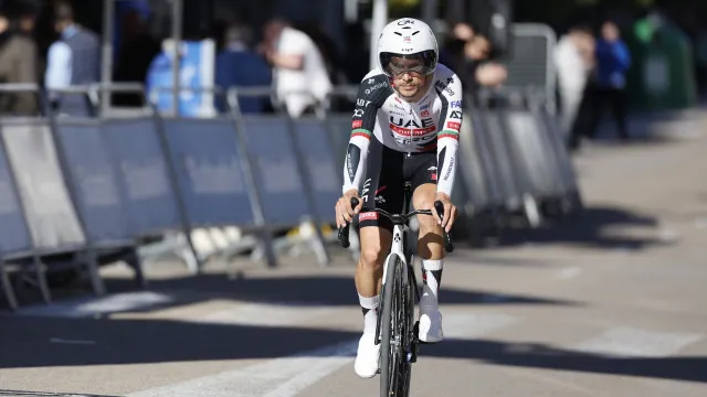 
                    João Almeida confirma ausência da Volta a Itália
                