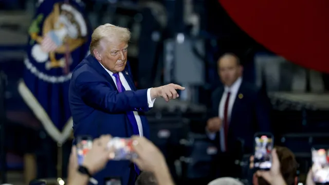 
                    Trump prevê que Irão não aceitará acordo nuclear que acha 