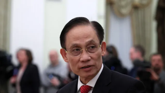 
                    Chefe da diplomacia do Vietname reúne-se com conselheiro de Kim Jong-un
                