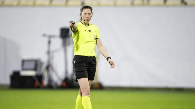 Catarina Campos, como VAR, e assistente Andreia Sousa no Mundial sub-20