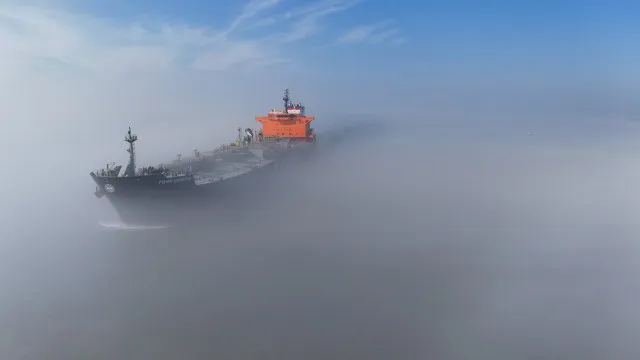 
                    Armadores à espera de Ormuz: 600 navios preparam-se para sair
                