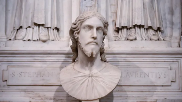 
                    Estudo atribui busto de Cristo em basílica de Roma a Miguel Ângelo
                