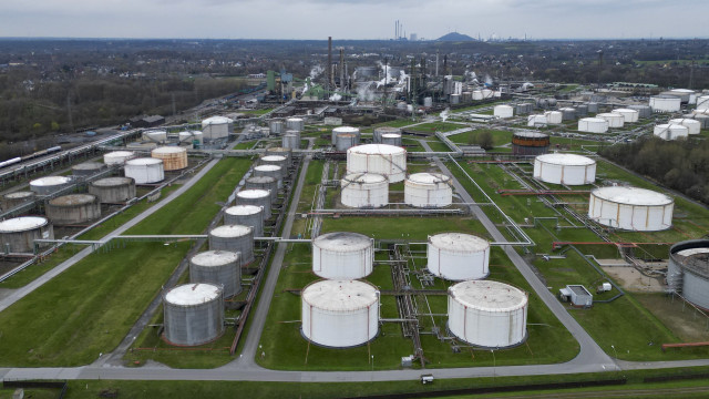 Preço do barril de petróleo ultrapassa os 100 dólares
