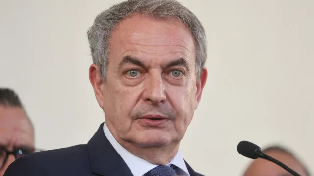 
                    Justiça espanhola bloqueia contas de ex-primeiro-ministro Zapatero
                