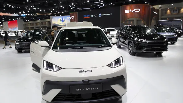 
                    Lucro da fabricante chinesa BYD cai 55% entre janeiro e março
                