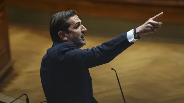 
                    Hugo Soares acusa PS de Carneiro de ser 
