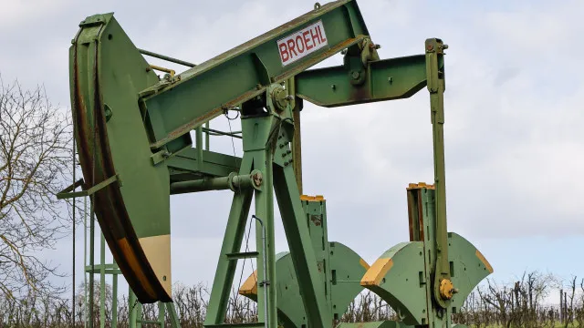 
                    EUA aliviam restrições ao Irão e petróleo cai mais de 3%
                