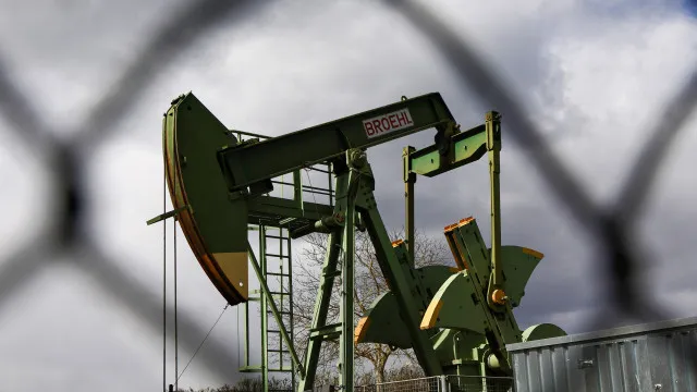 
                    FMI: Receitas extra do petróleo devem pagar dívida e ajudar as pessoas
                