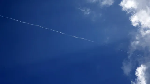 
                    Emirados Árabes Unidos intercetam 