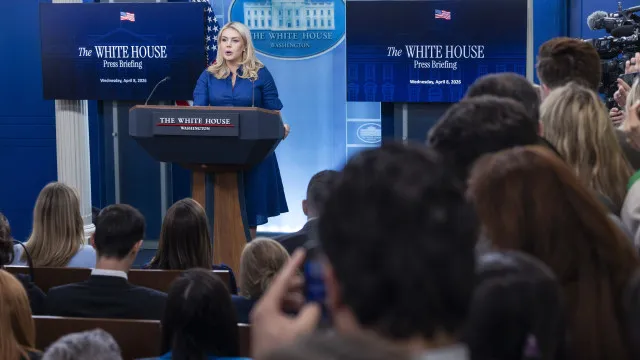 
                    Washington diz estar a discutir nova ronda de negociações com Teerão
                