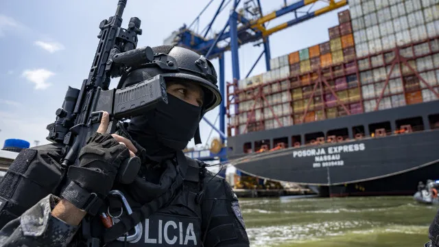 
                    EUA atacam nova embarcação no Pacífico e matam dois tripulantes
                