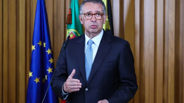 
                    Seguro chega hoje a Madrid para a 1.ª visita ao estrangeiro. Que agenda?
                