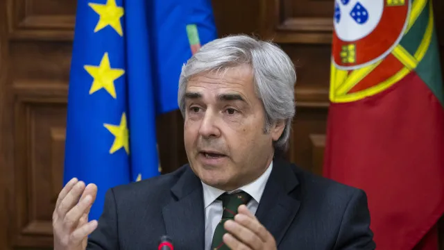 
                    Melo pede parecer sobre construções junto a depósito de munições da NATO
                