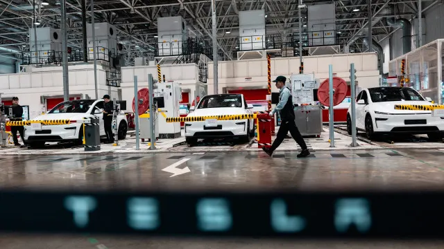 
                    Condução automática da Tesla chega à China
                