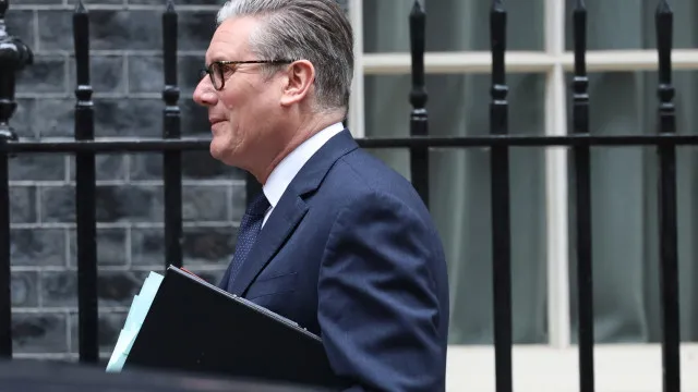 Starmer condena ataques antissemitas em Londres e promete justiça