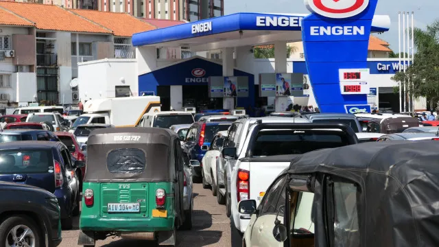 
                    Todos à procura de combustíveis com bombas fechadas em Maputo
                