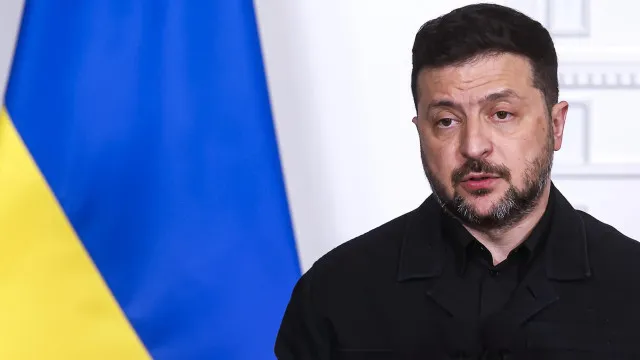 
                    Zelensky contra levantamento de sanções após ataques maciços da Rússia
                