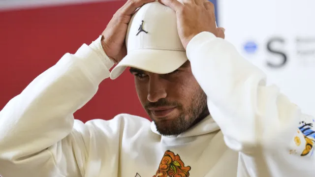 
                    Carlos Alcaraz falha Roland Garros devido a lesão no pulso
                