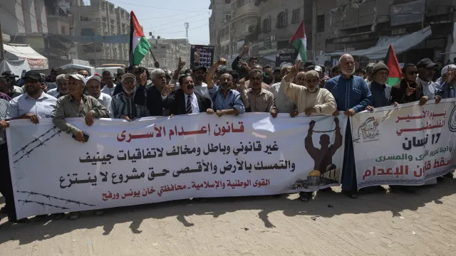 
                    Milhares manifestaram-se em Gaza pela libertação de prisioneiros
                