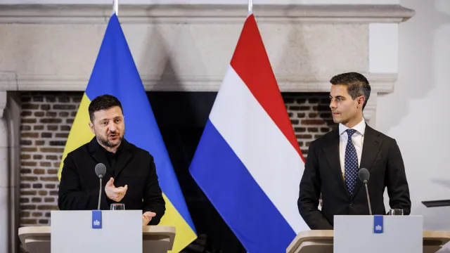 
                    Zelensky alerta para falta de mísseis Patriot em visita a Países Baixos
                