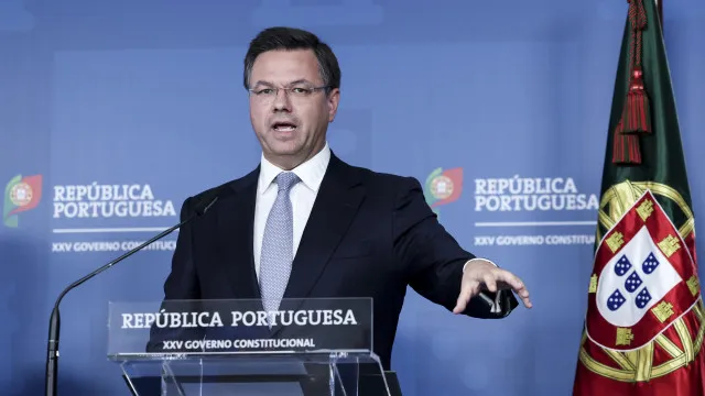 
                    Governo vê abertura da oposição para diálogo sobre reforma do visto prévio
                