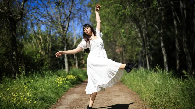 
                    Entre a dança, a música e o surf, jovens autistas encontram lugar de pertença
                