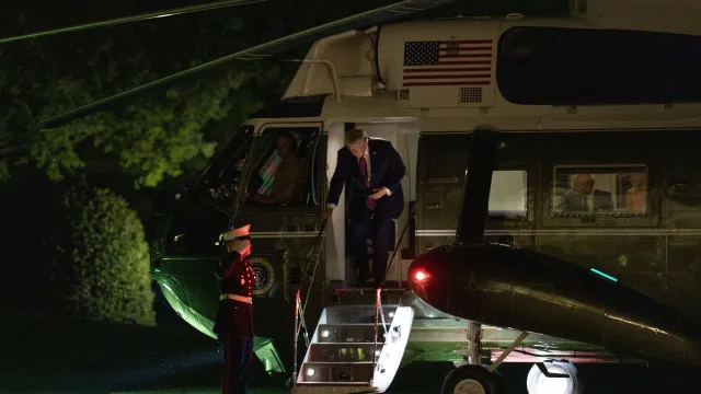 
                    Trump mantém bloqueio a portos iranianos se não for alcançado acordo
                