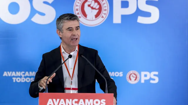 Lei laboral? Carneiro avisa: Não contam com PS para "ofensa à dignidade"