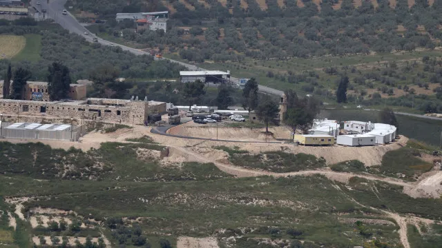 
                    Israel reocupa colonato na Cisjordânia evacuado em 2005
                