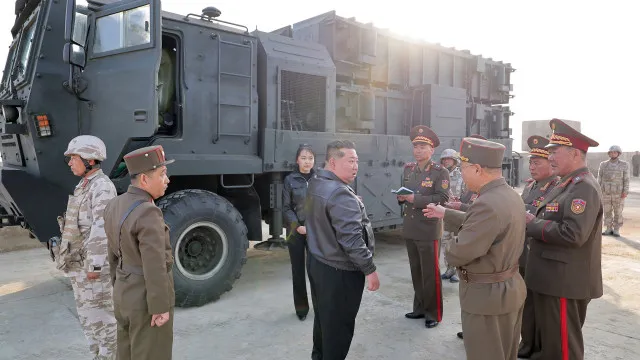 
                    Pyongyang desloca artilharia de longo alcance para fronteira com Coreia do Sul
                