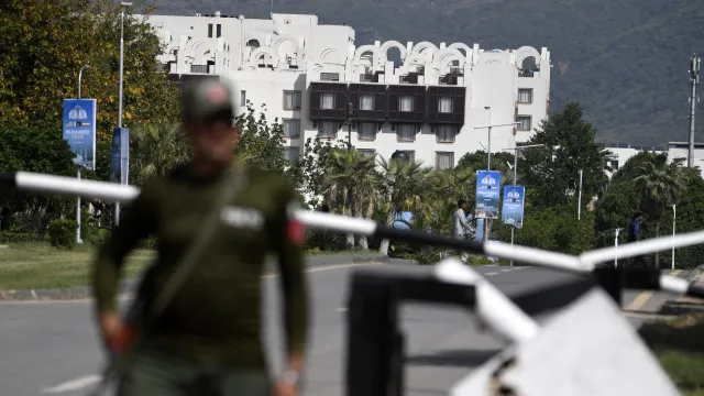 
                    Teerão não quer conversações com EUA. 