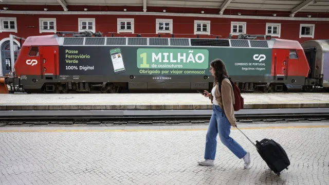 Esqueceu-se do passe a caminho do comboio? Agora só precisa do telemóvel
