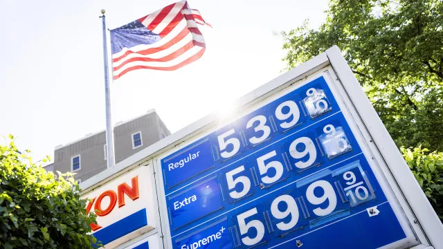 Confiança do consumidor nos EUA cai para mínimos históricos em abril