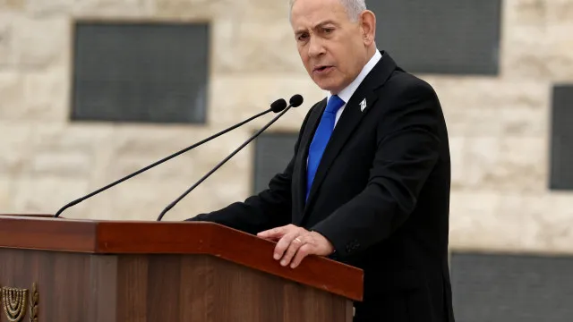 
                    Netanyahu confirma operações em curso em novas zonas de combate no Líbano
                