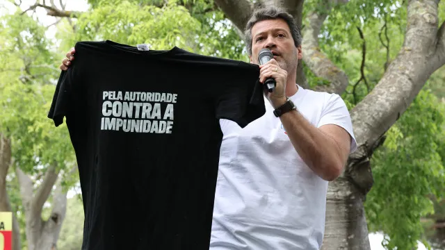 Ventura grita "Lula ladrão" à chegada do presidente brasileiro a Belém