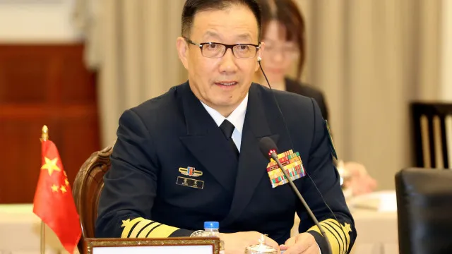 
                    Dirigentes militares da China e EUA discutem segurança marítima no Havai
                