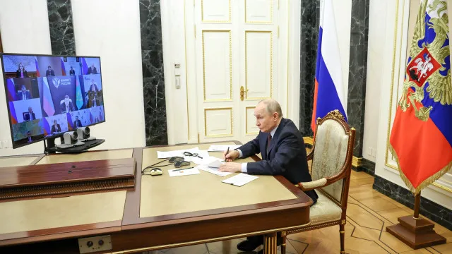 Presidente russo vai manter cortes na internet apesar de críticas