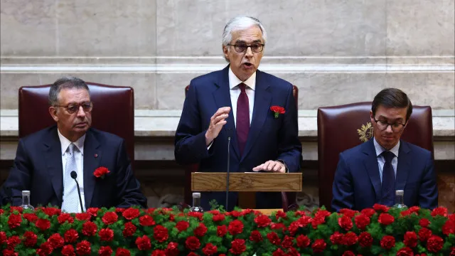 Aguiar-Branco avisa que “remédios populistas” fecham a política