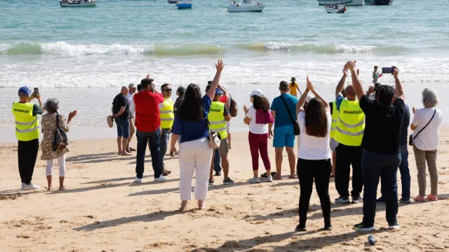 
                    Protesto em Albufeira junta população contra dessalinizadora
                