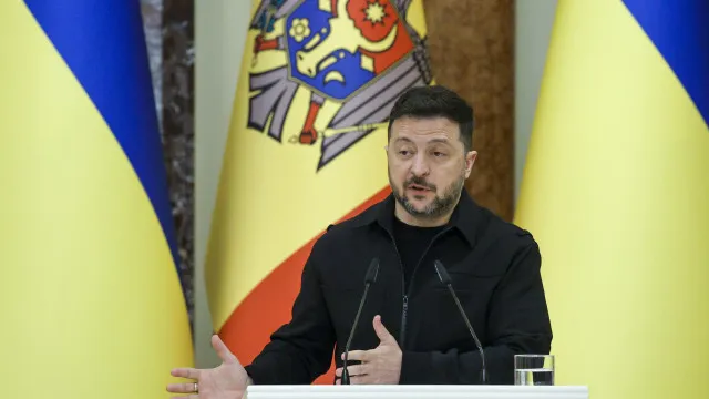 
                    Zelensky anuncia sanções a 