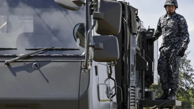 
                    Japão deve reforçar exército com 