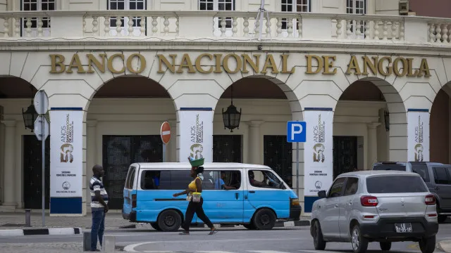 
                    Banco Nacional de Angola alerta para exposição da banca ao Estado
                