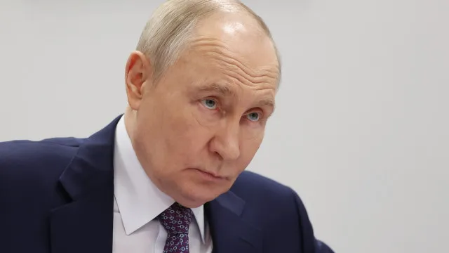 
                    Rússia impõe trégua unilateral: 