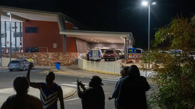 
                    Austrália: Confrontos após detenção de suspeito de matar menina de 5 anos
                