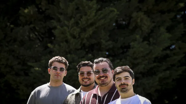 
                    Vizinhos fazem 