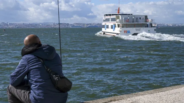 AtenÃ§Ã£o, passageiros: Arranca hoje ligaÃ§Ã£o fluvial entre Almada e Oeiras