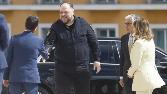 
                    Ucrânia: Líder do parlamento afasta eleições 
