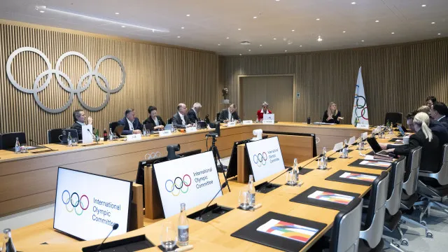 Comité Olímpico Internacional levanta restrições aos atletas bielorussos